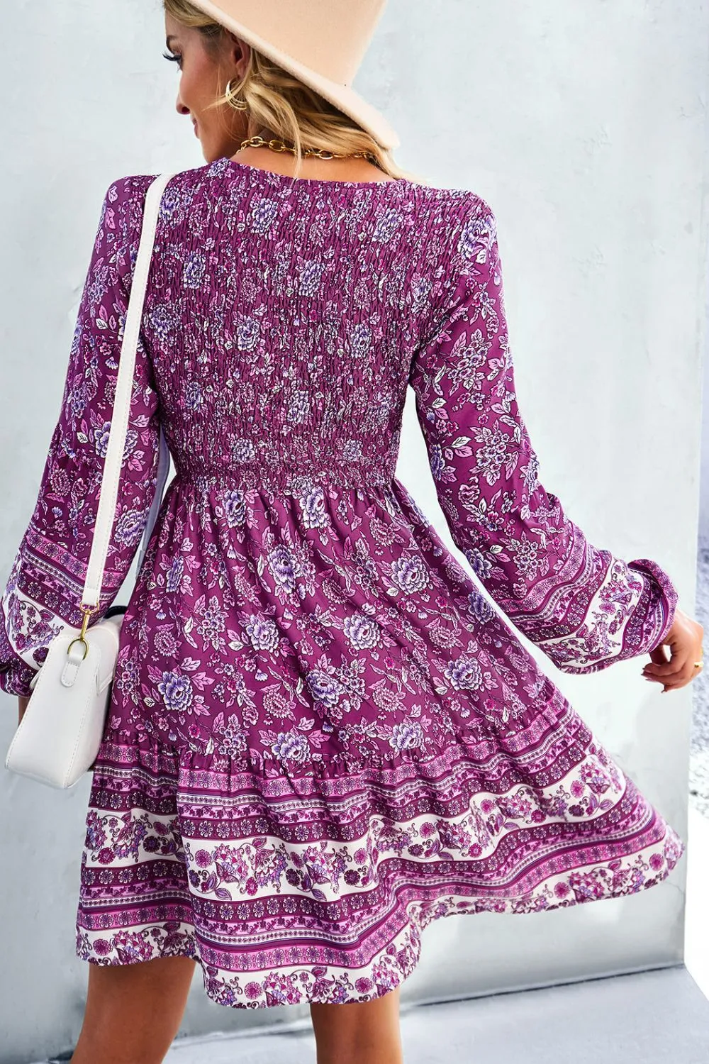 Boho böhmisches Kleid mit Ballonärmeln und V-Ausschnitt