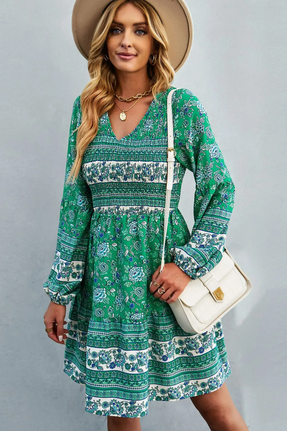 Boho böhmisches Kleid mit Ballonärmeln und V-Ausschnitt