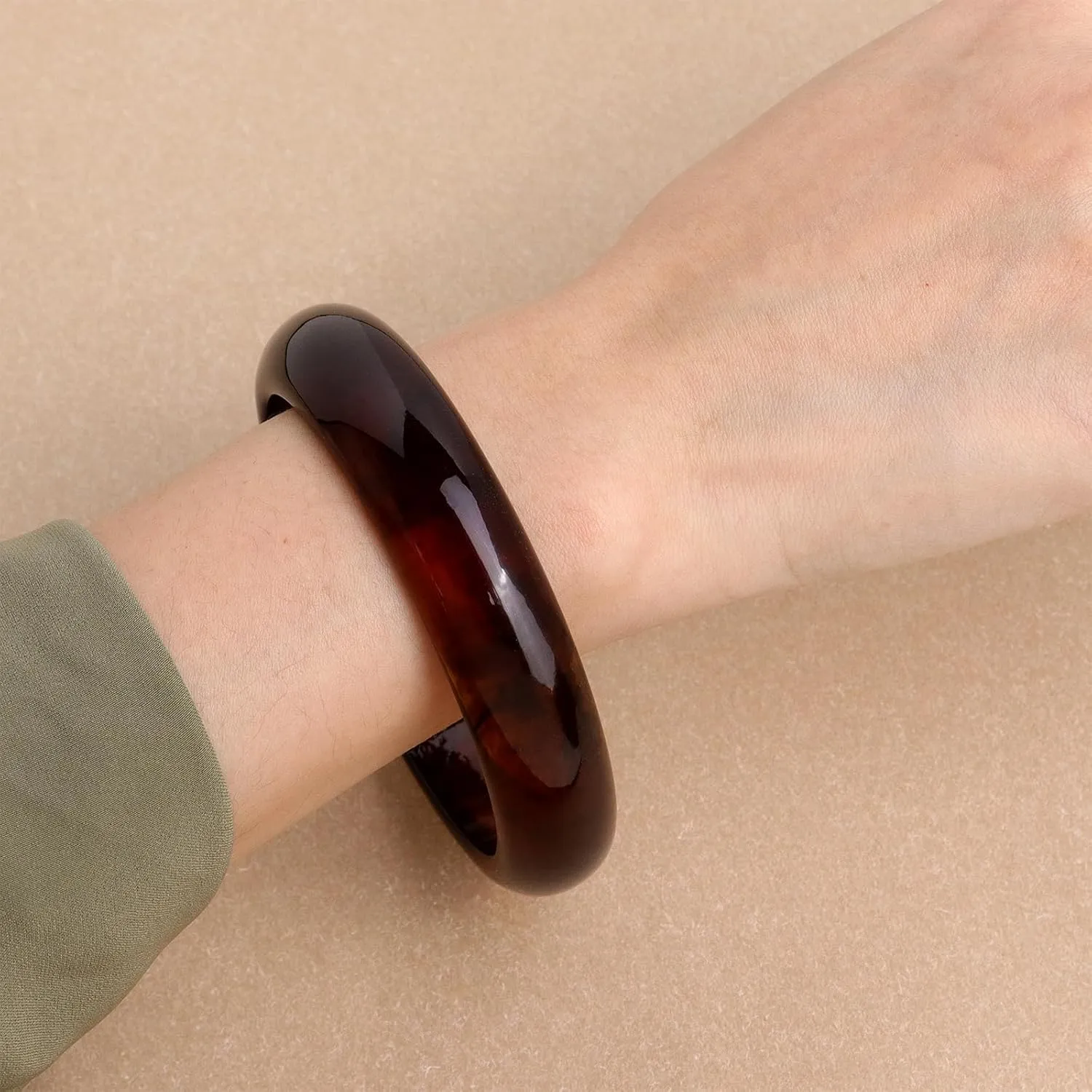 Chunky Resin Wide Bangle Bracelets for Women, Trendy Statement Transparent Beige Brown Acrylic Acetate Tortoiseshell Wristbands Round Mottled Bracelet Prom Holiday Jewelry Gift