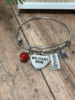 MILITARY MOM (B07)