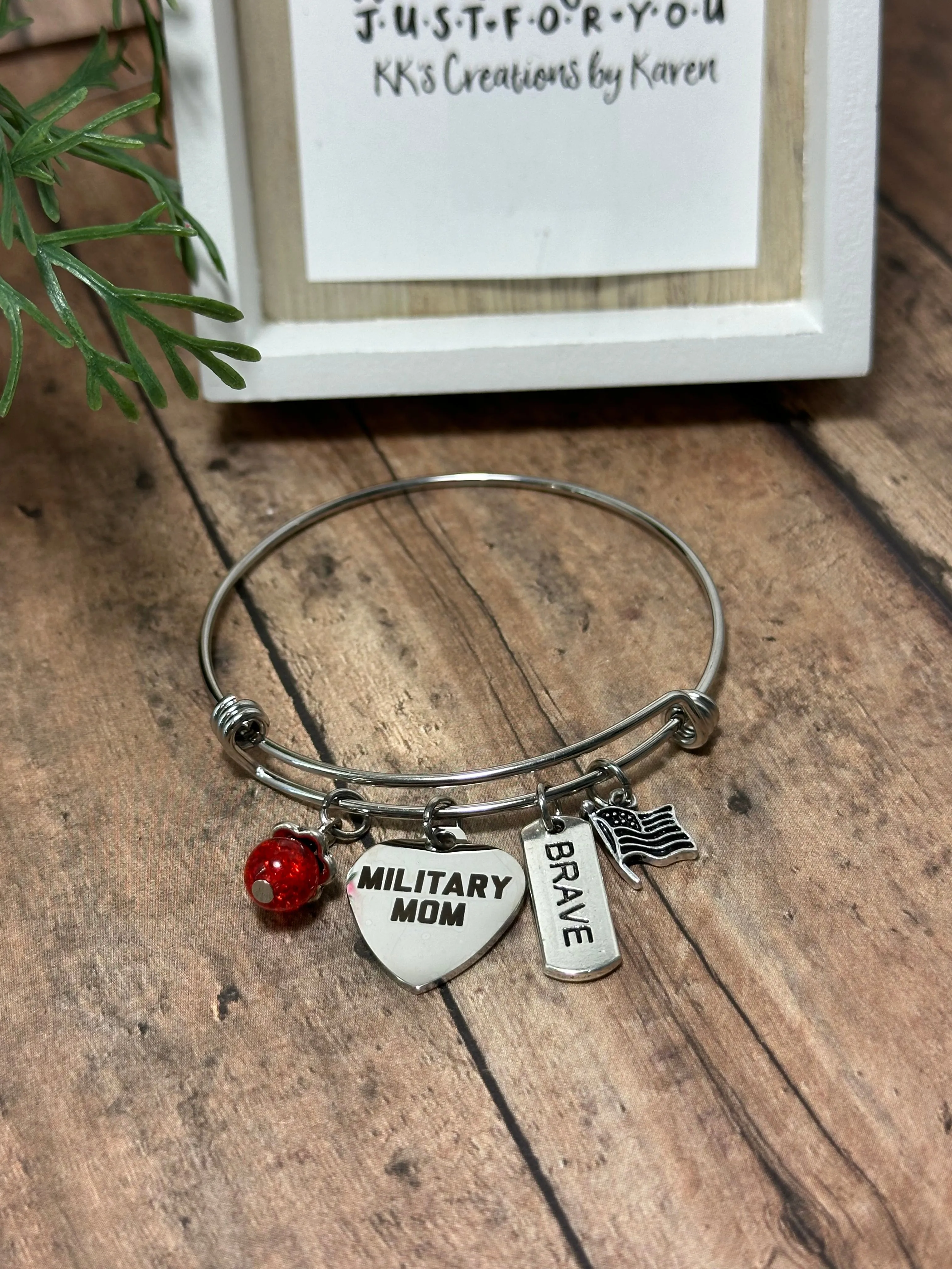 MILITARY MOM (B07)