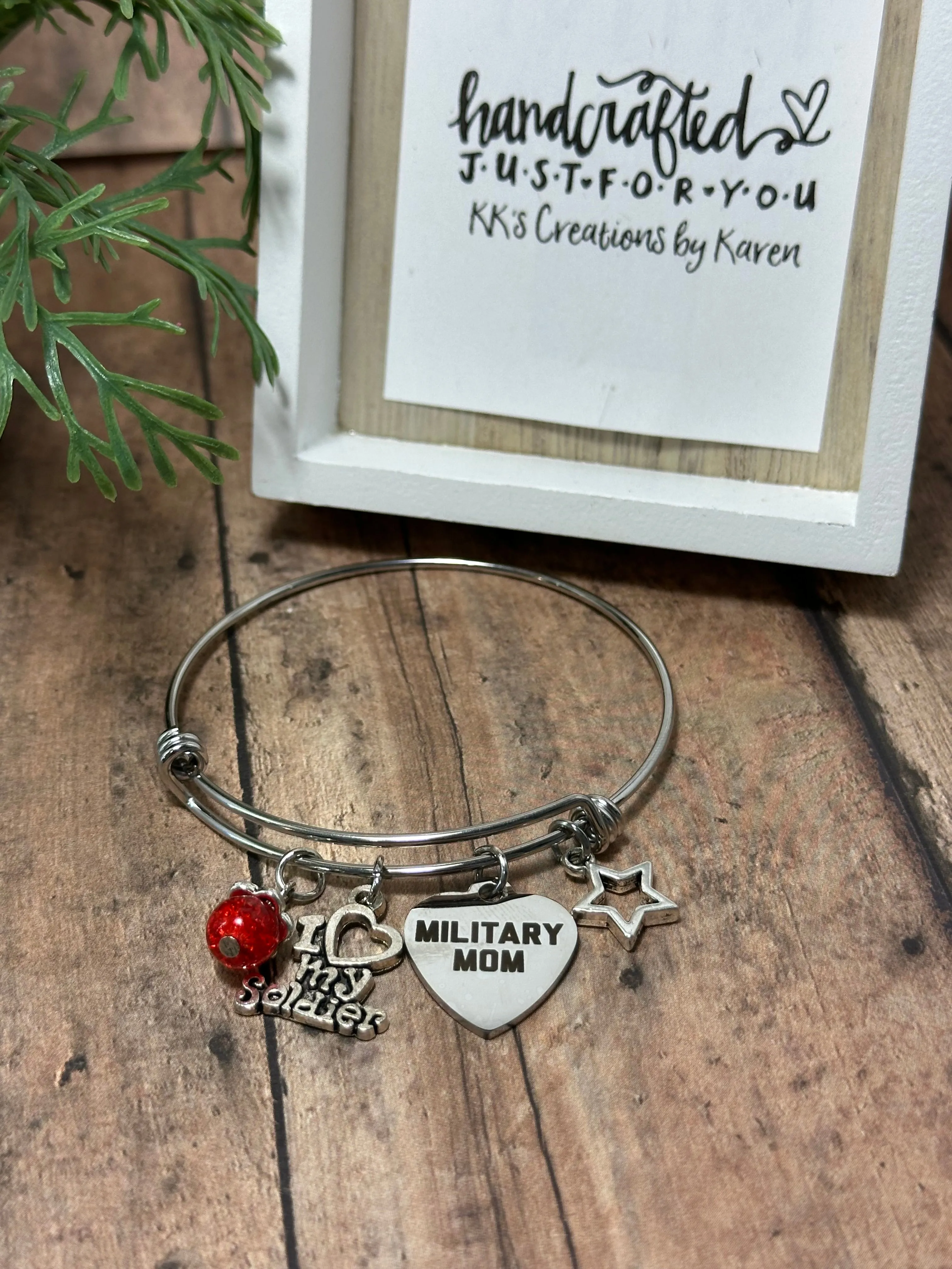 MILITARY MOM (B07)