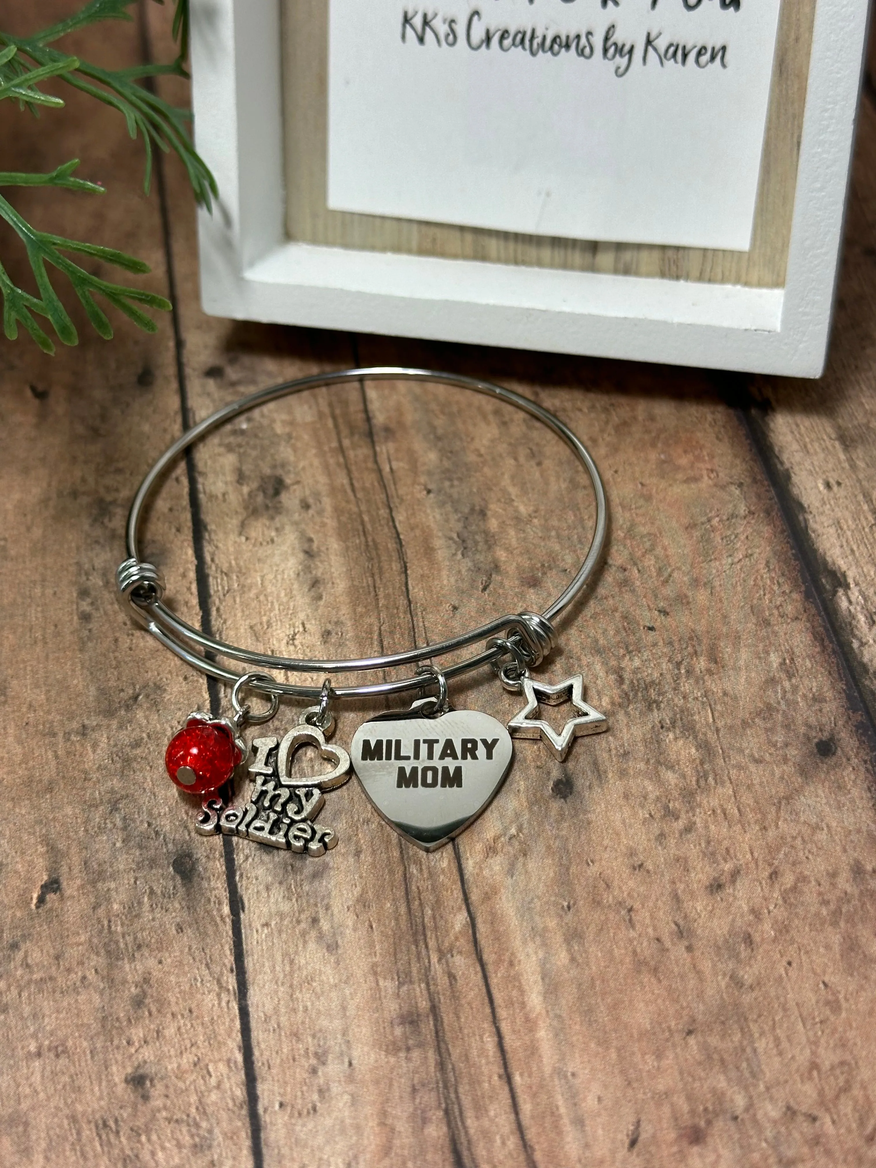 MILITARY MOM (B07)