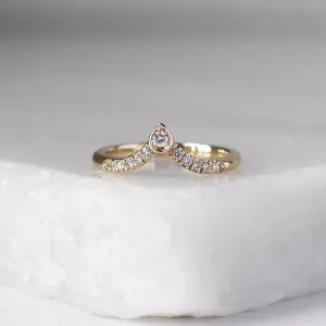 Pear Diamond Point Band