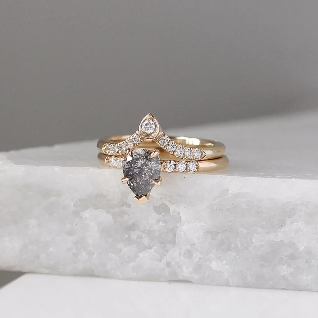 Pear Diamond Point Band