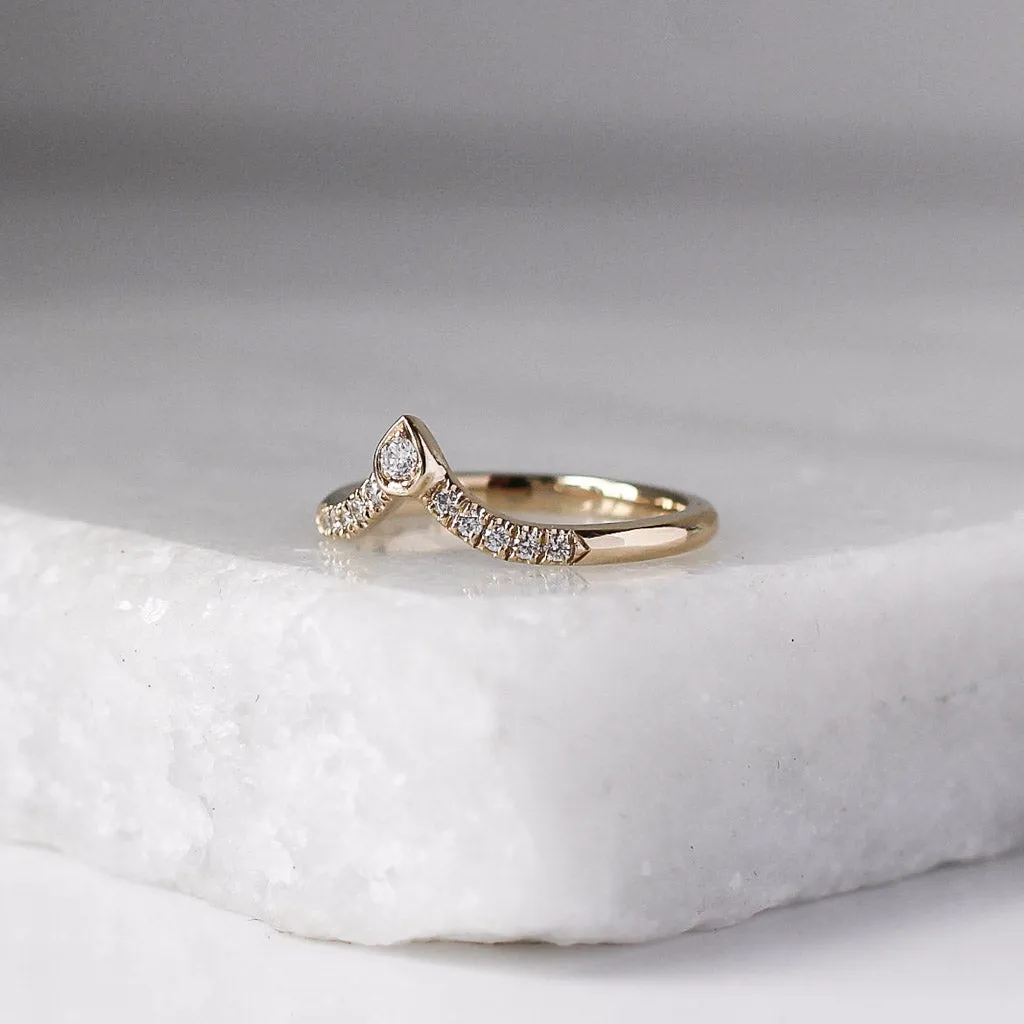 Pear Diamond Point Band