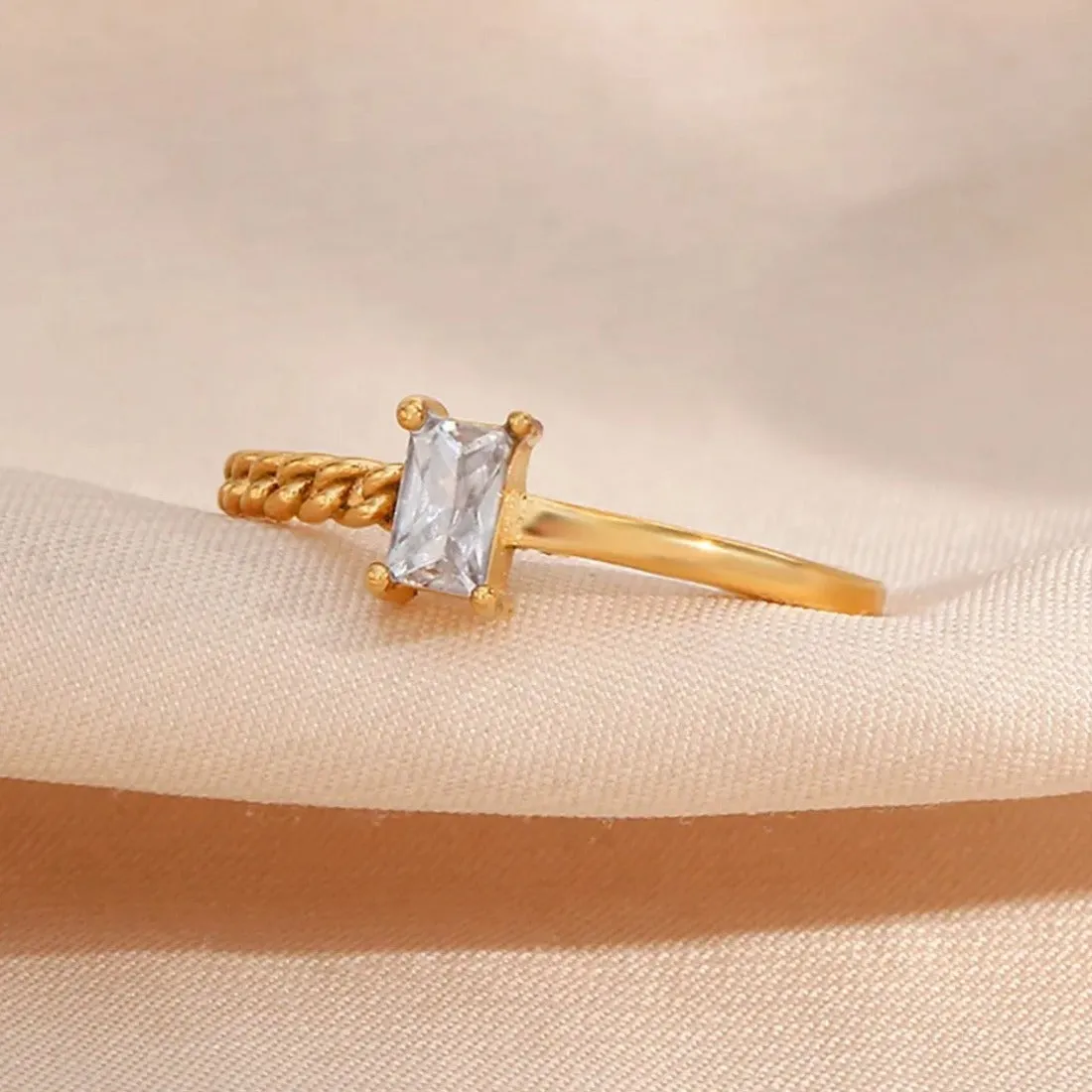 Stackable Chain Band Baguette Solitaire Ring