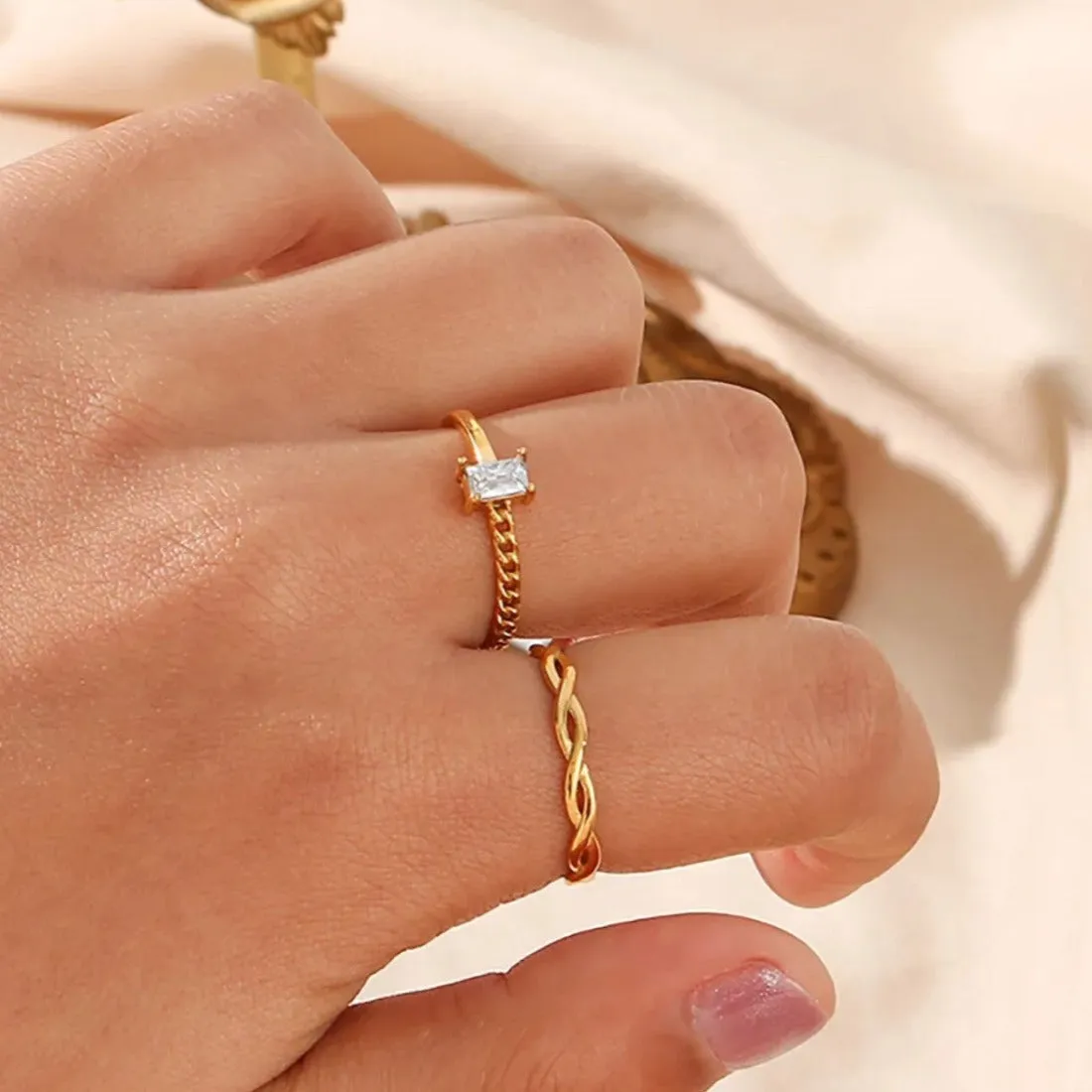 Stackable Chain Band Baguette Solitaire Ring